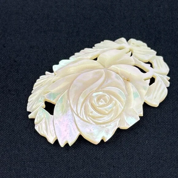 Vintage Mother of Pearl Shimmery Ivory Roses Carved Floral Brooch 1940’s-1950’s - Picture 4 of 8